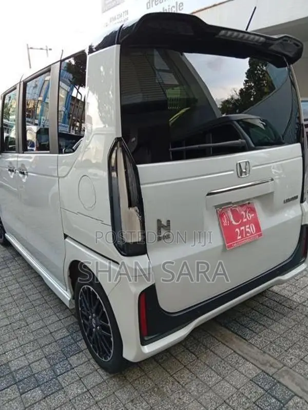 Honda N-Box Custom 2024