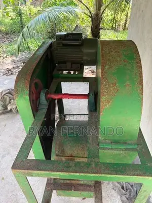 පොල්ලෙලි කපන මැශිම