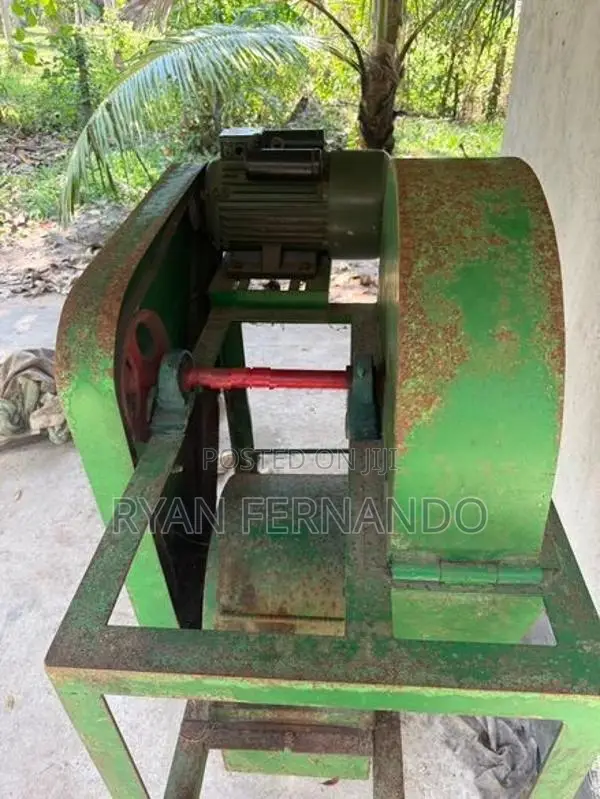 පොල්ලෙලි කපන මැශිම