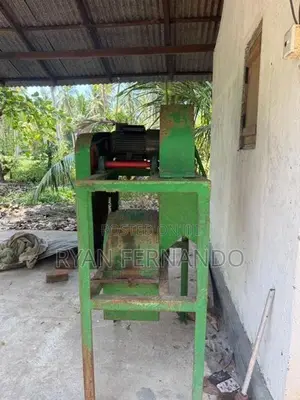 පොල්ලෙලි කපන මැශිම