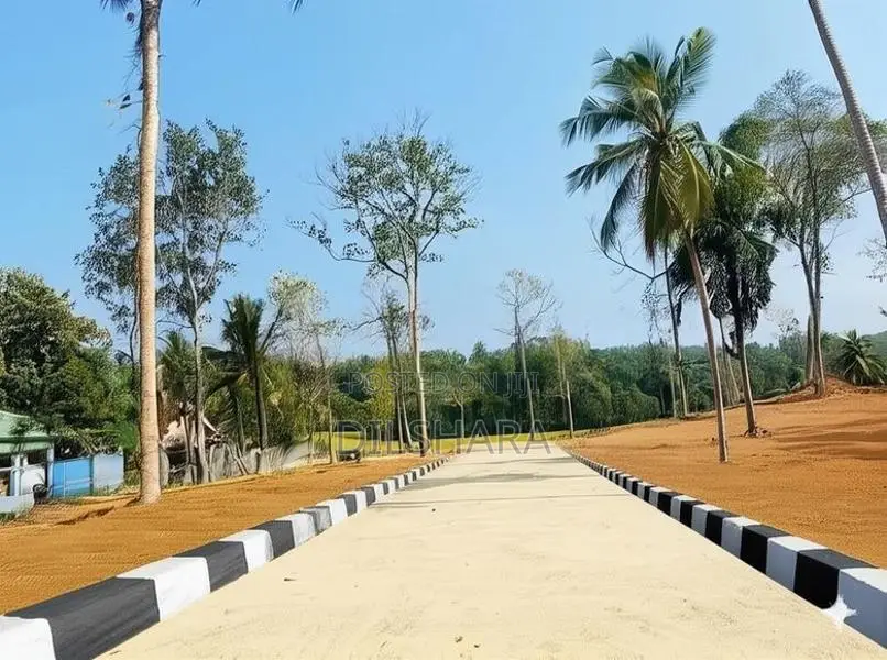 කැකනදුර සුන්දර පරිසරයකින් ඉඩමක්