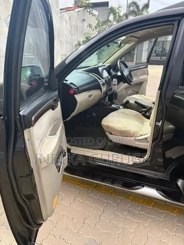 Mitsubishi Montero 2011