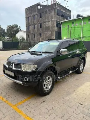 Mitsubishi Montero 2011