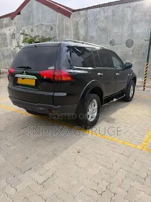 Mitsubishi Montero 2011