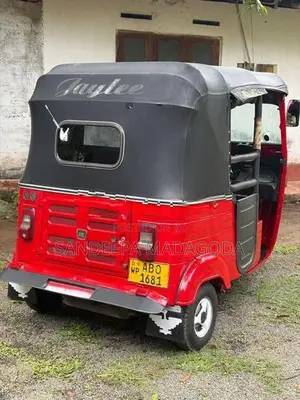 Bajaj RE 2016