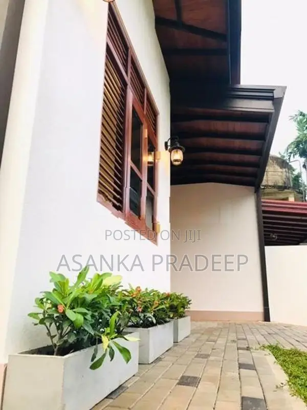 අලුතින්ම ඉදිකරන ලද වටිනා තනිමහල් නිවස ගොඩගම නගරයෙන් විකිනීමට