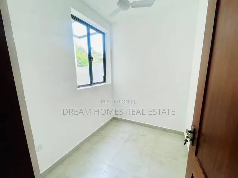Modern Luxury House with Rooftop for Sale – Kesbewa