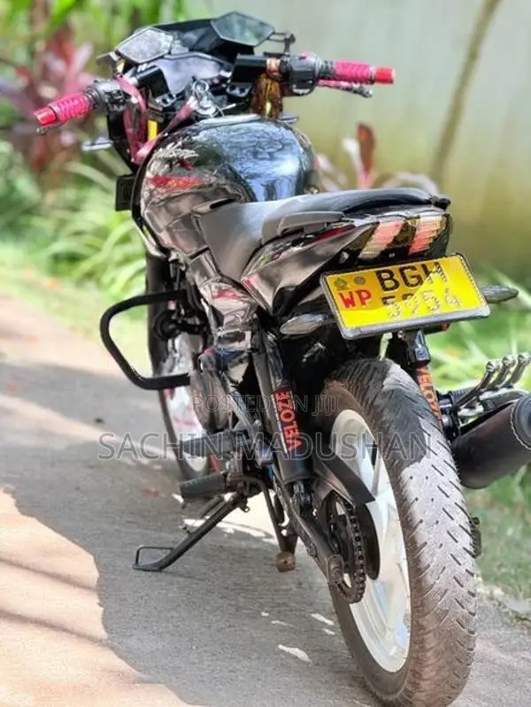 Bajaj Pulsar 180 2018