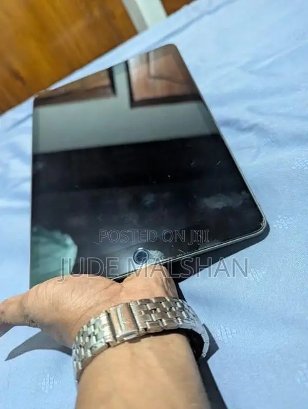 Apple iPad 9th Gen (Used)