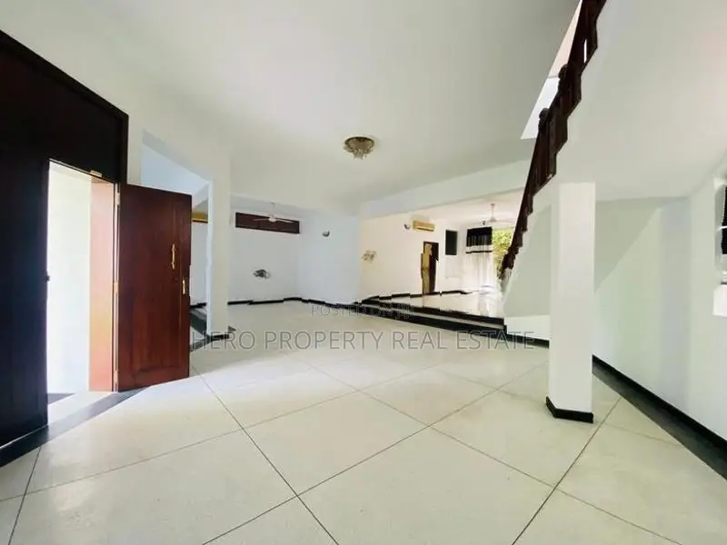 Luxurious 2 Storey House for Rent in Baththaramulla