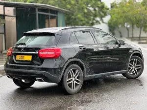 Mercedes Benz GLA 200 2015