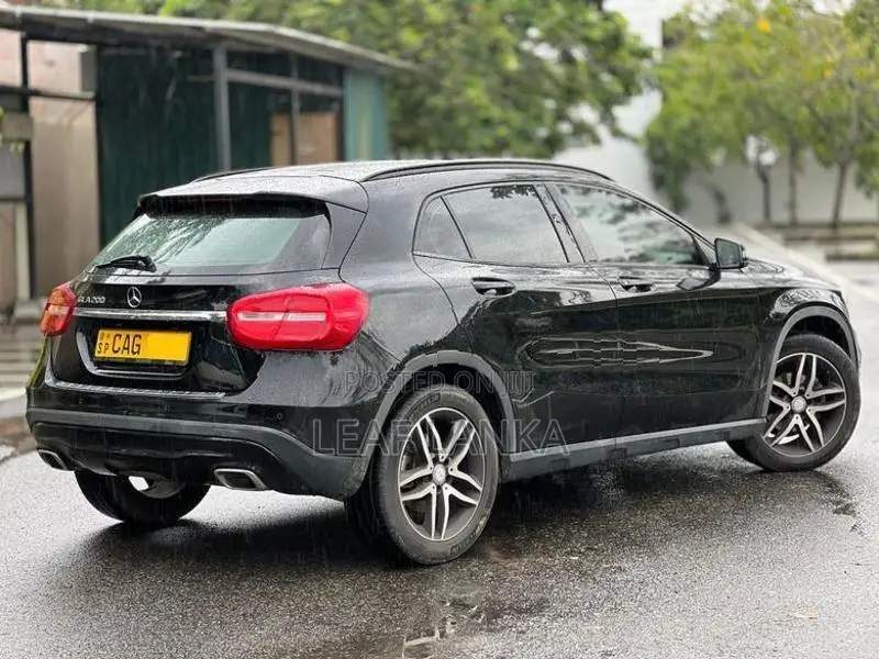 Mercedes Benz GLA 200 2015