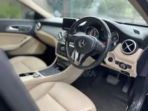 Mercedes Benz GLA 200 2015