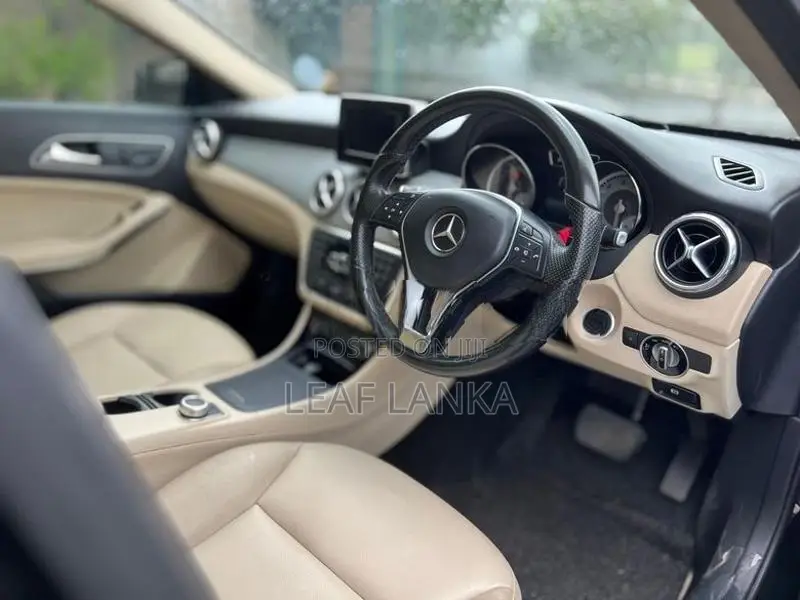 Mercedes Benz GLA 200 2015