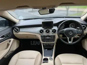 Mercedes Benz GLA 200 2015