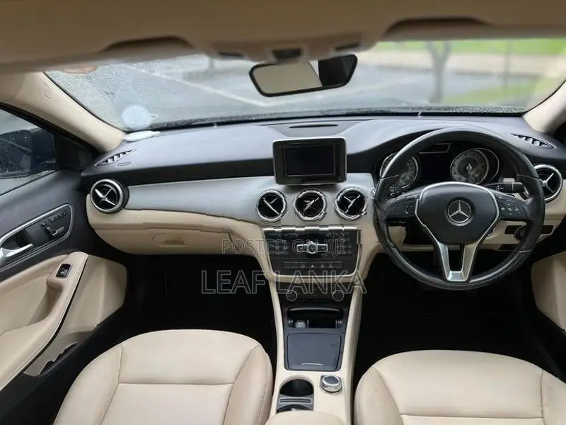 Mercedes Benz GLA 200 2015