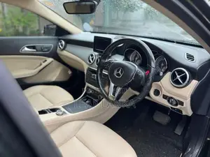 Mercedes Benz GLA 200 2015