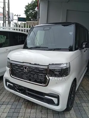 Honda N-Box Custom 2024