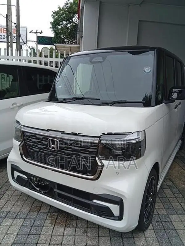 Honda N-Box Custom 2024
