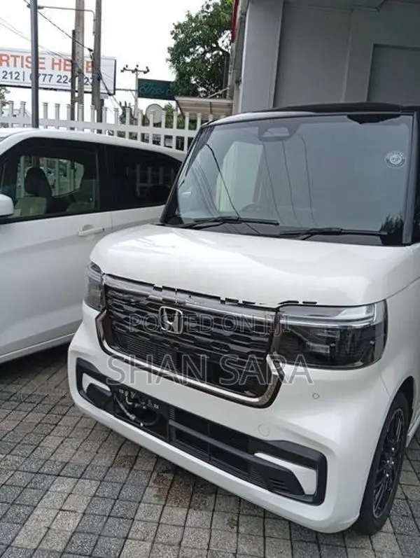 Honda N-Box Custom 2024