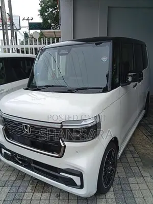 Honda N-Box Custom 2024