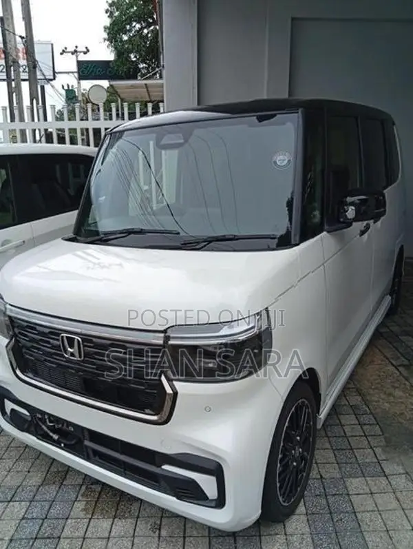 Honda N-Box Custom 2024