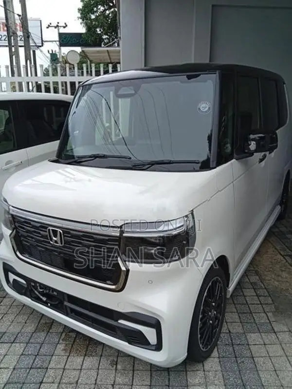 Honda N-Box Custom 2024