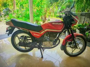 Suzuki GS 125 1999