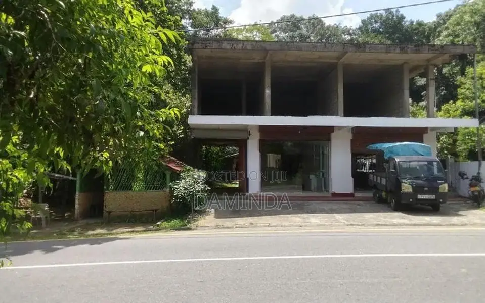 බොරළුහේන මංසන්ධියේ වටිනා ව්‍යාපාරික දෙමහල් ගොඩනැගිල්ල විකිණීමට