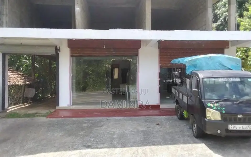 බොරළුහේන මංසන්ධියේ වටිනා ව්‍යාපාරික දෙමහල් ගොඩනැගිල්ල විකිණීමට