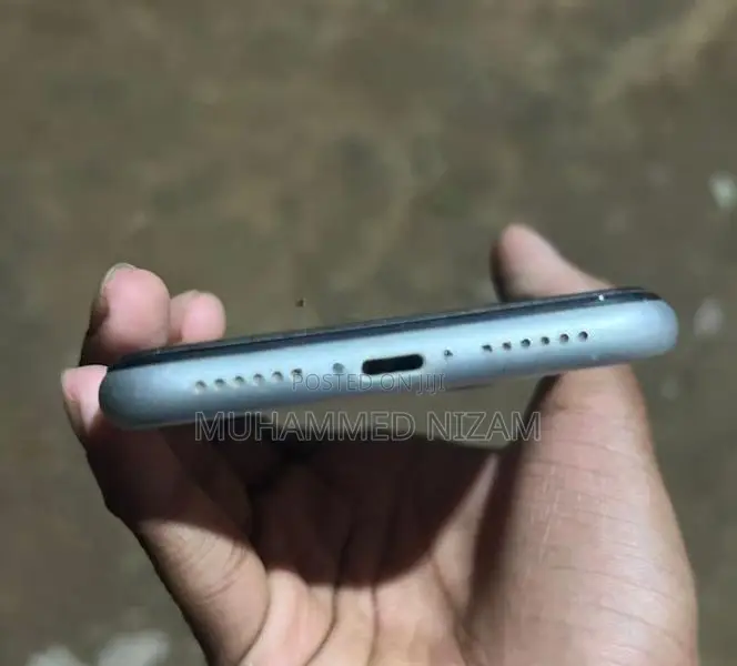 Apple iPhone 11 (Used)