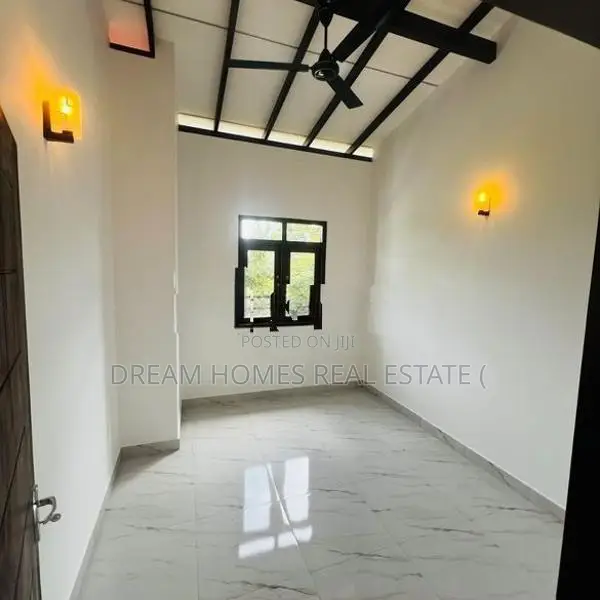 Luxury Two-Storey Family Home in Athurugiriya