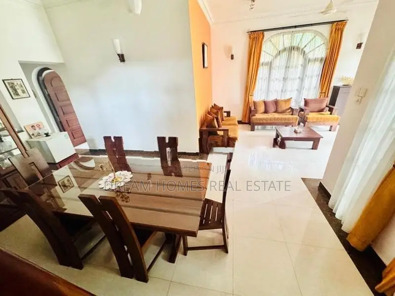 New Luxury Home in Highly Residential Area – Battaramulla