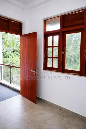 Brand New Luxury House in Yakkala Y 80