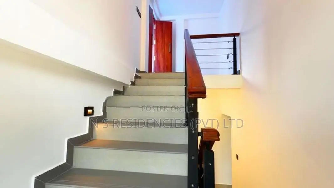 Brand New Luxury House in Yakkala M13