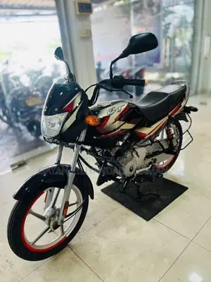 Bajaj CT100 2025