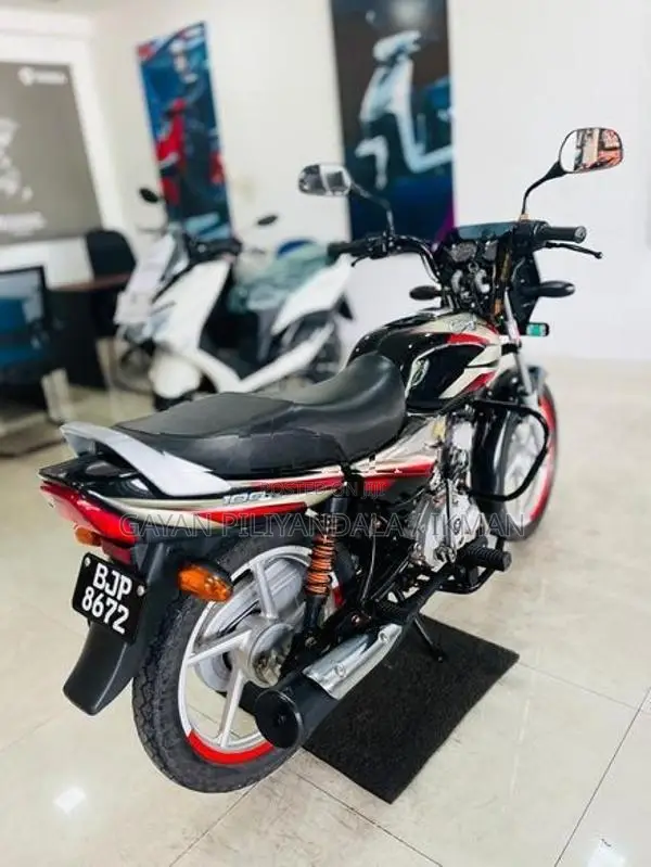 Bajaj CT100 2025