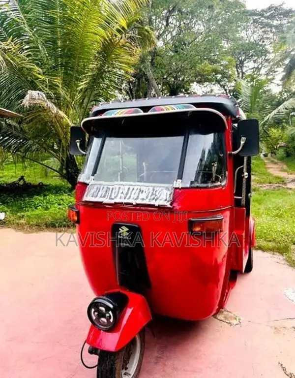 Bajaj RE 2000