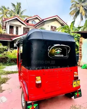 Bajaj RE 2000