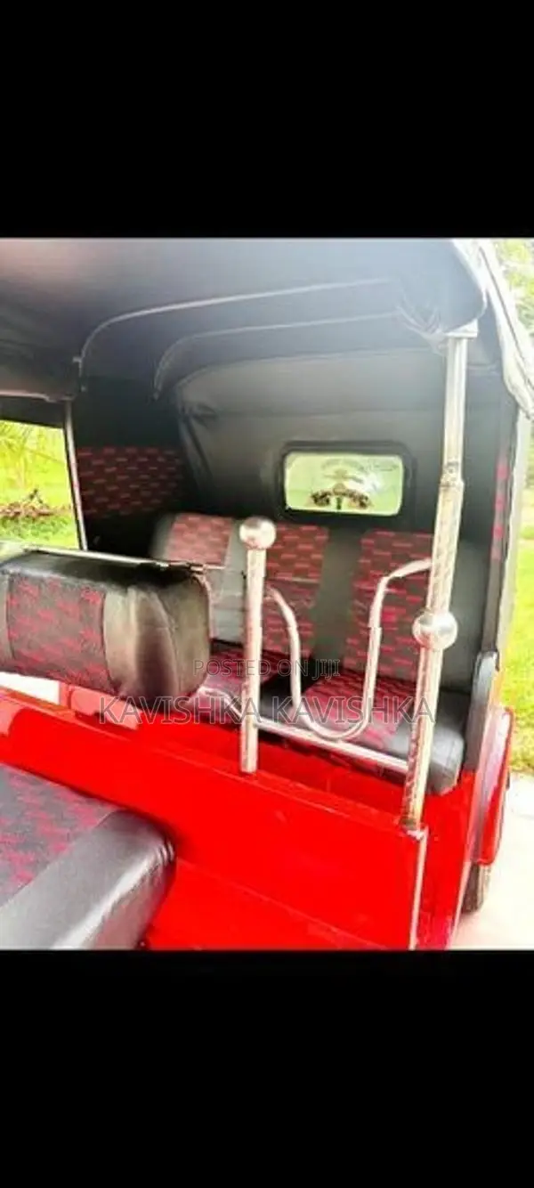 Bajaj RE 2000