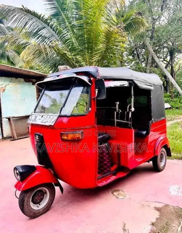 Bajaj RE 2000