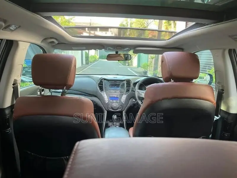 Hyundai Santa Fe highest grade 2014