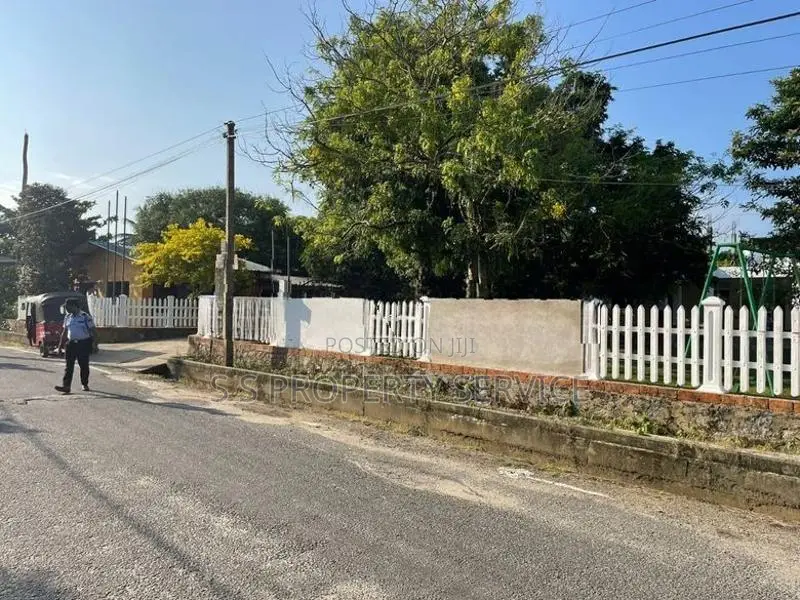 Kaduwela - 441 perches of land with buildings is for sale (SSPL-417)