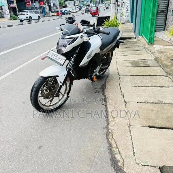 Honda CB Hornet 2016
