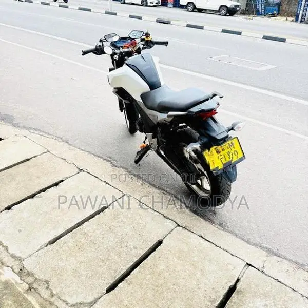 Honda CB Hornet 2016