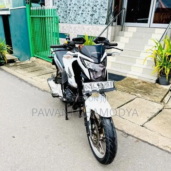 Honda CB Hornet 2016