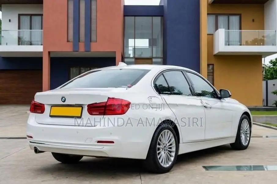 BMW 318i Luxury Line 2018