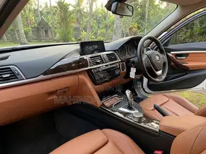 BMW 318i Luxury Line 2018
