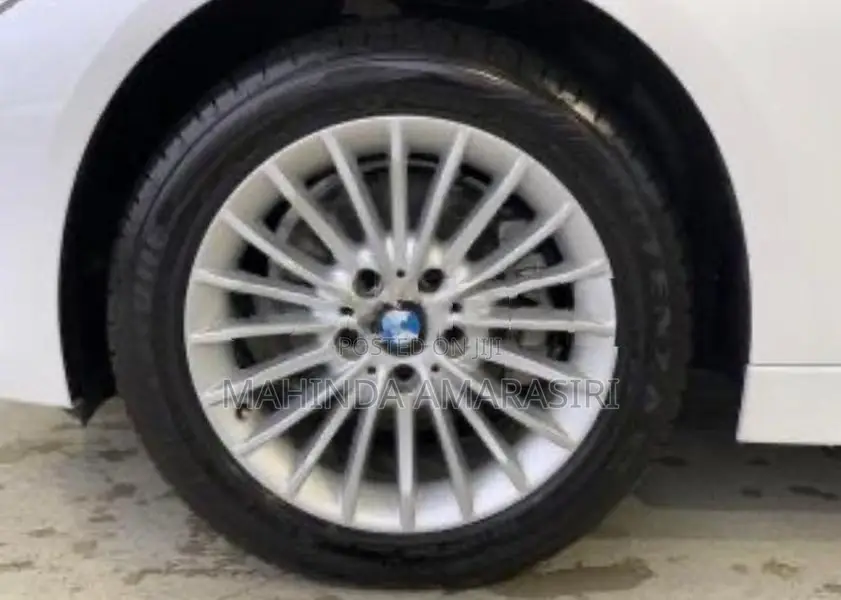 BMW 318i Luxury Line 2018