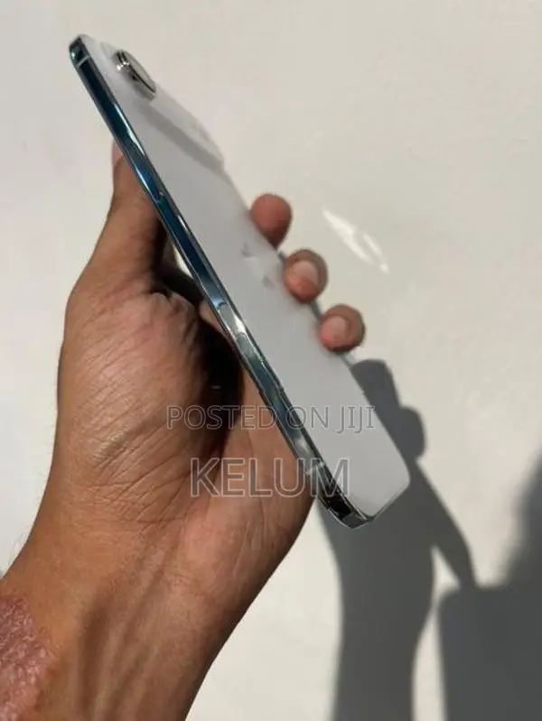 Apple iPhone Air 256GB (Used)